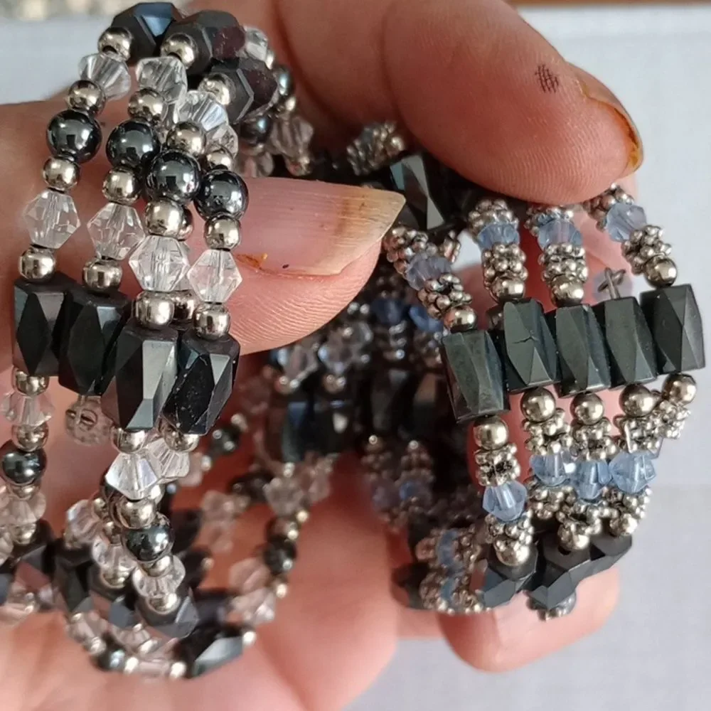 Magnet necklaces, 3 strands (C026)